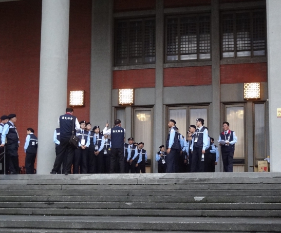 Security_guards_of_Hitan_Security_at_Golden_Horse_Awards_20161126