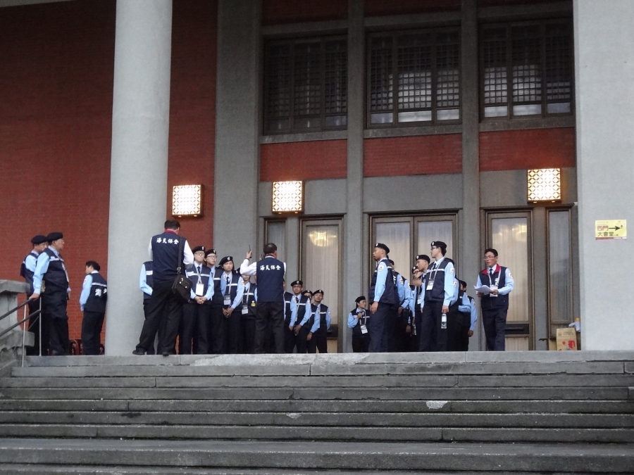Security_guards_of_Hitan_Security_at_Golden_Horse_Awards_20161126